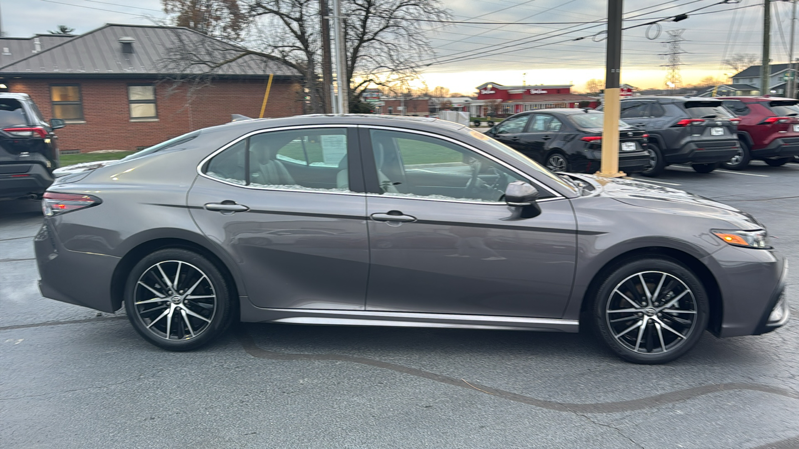 2024 Toyota Camry SE 3