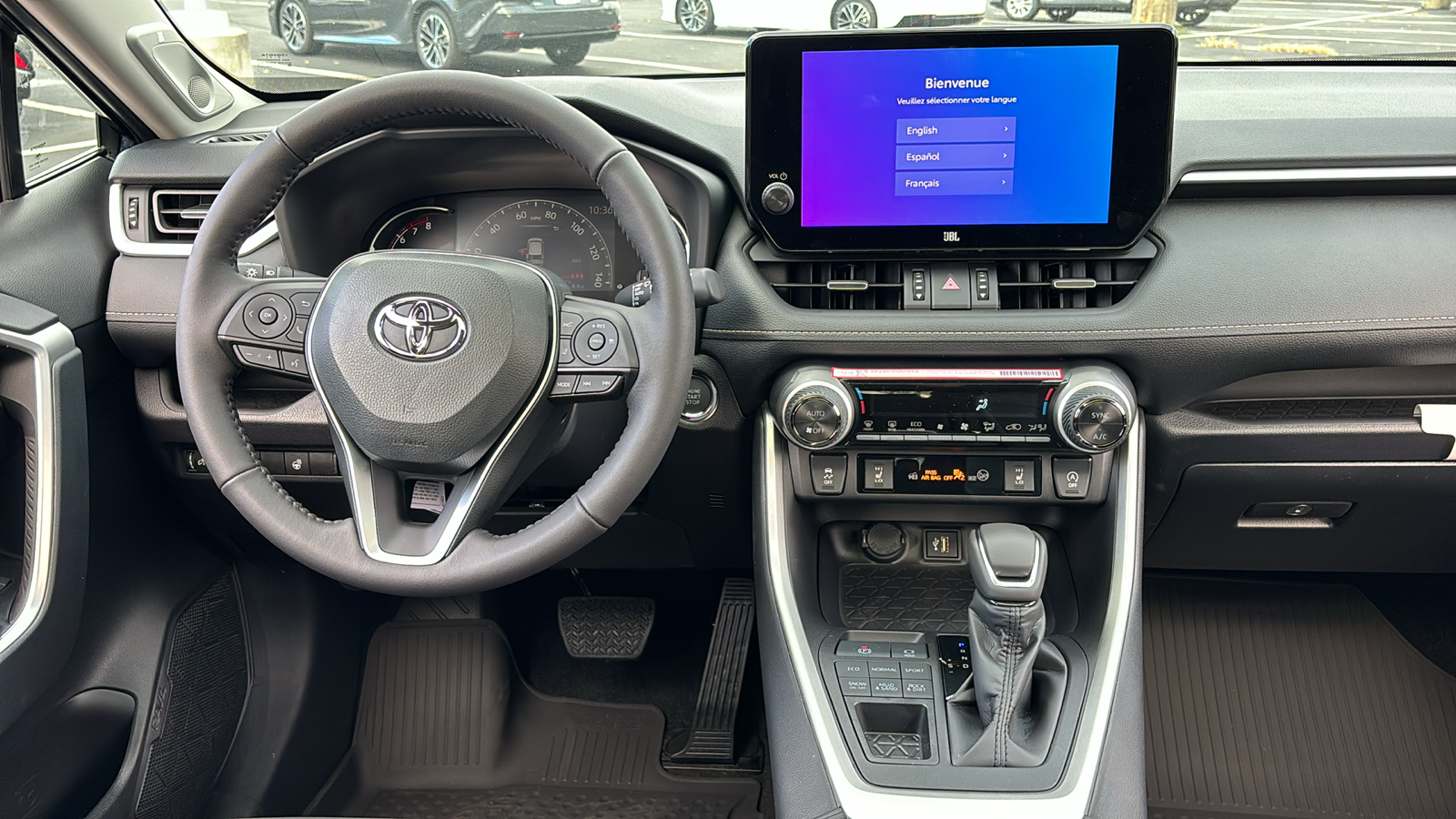 2025 Toyota RAV4 XLE Premium 18