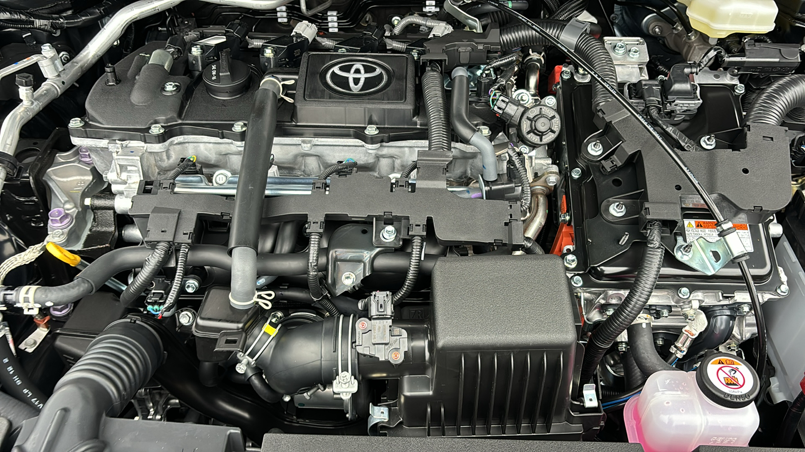 2025 Toyota Corolla Hybrid LE 38