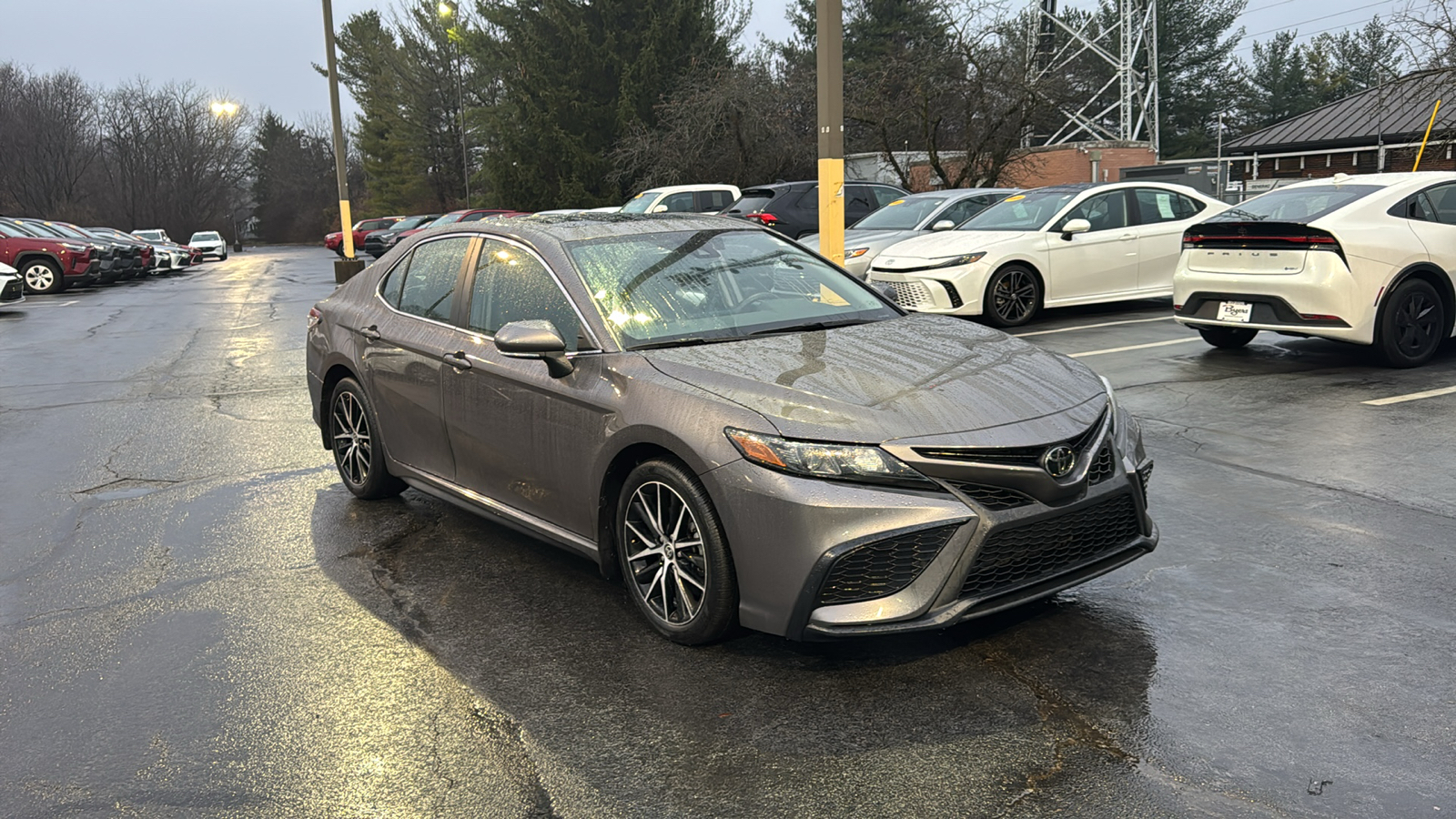 2022 Toyota Camry SE 2