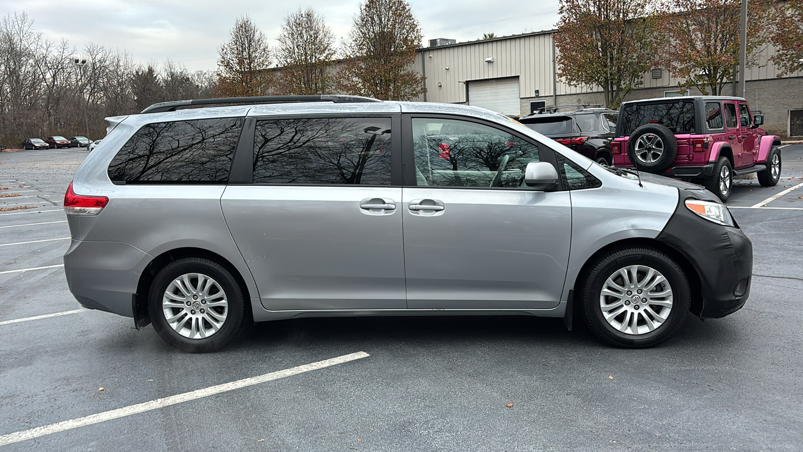 2013 Toyota Sienna XLE 3