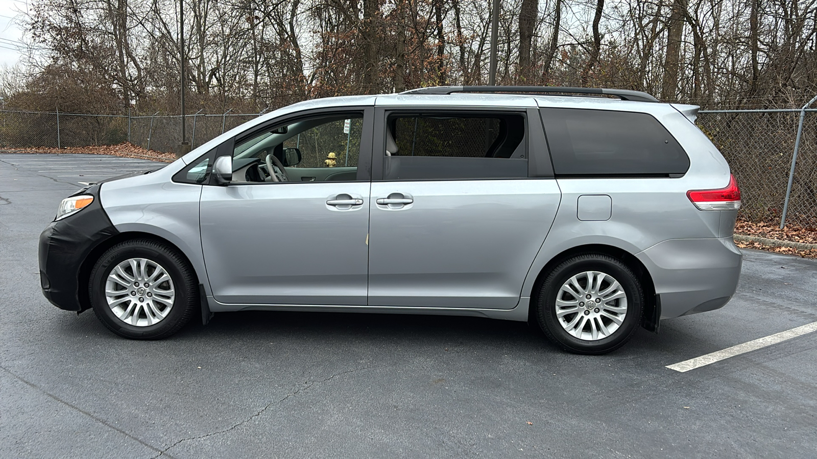 2013 Toyota Sienna XLE 11