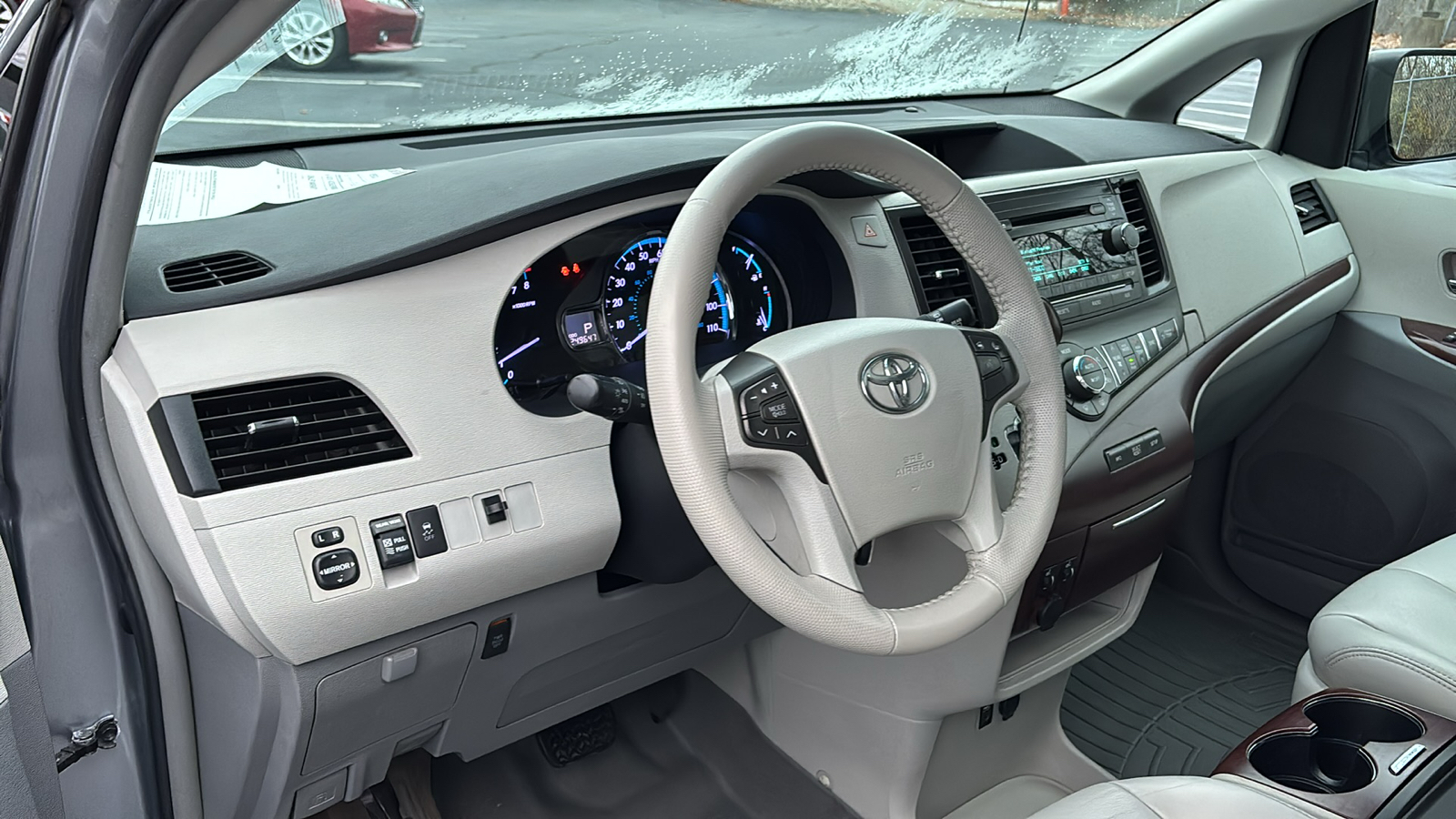 2013 Toyota Sienna XLE 14