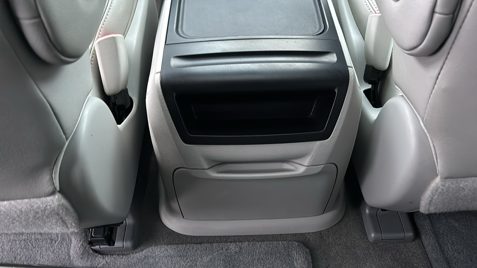 2013 Toyota Sienna XLE 40