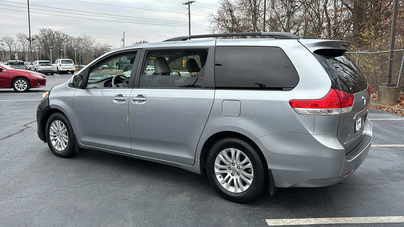 2013 Toyota Sienna XLE 42