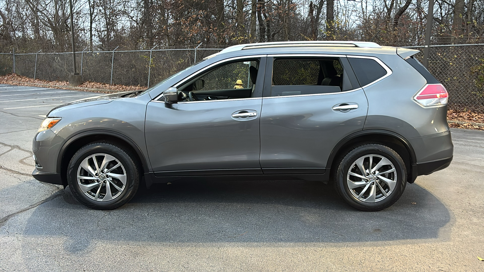 2015 Nissan Rogue SL 11