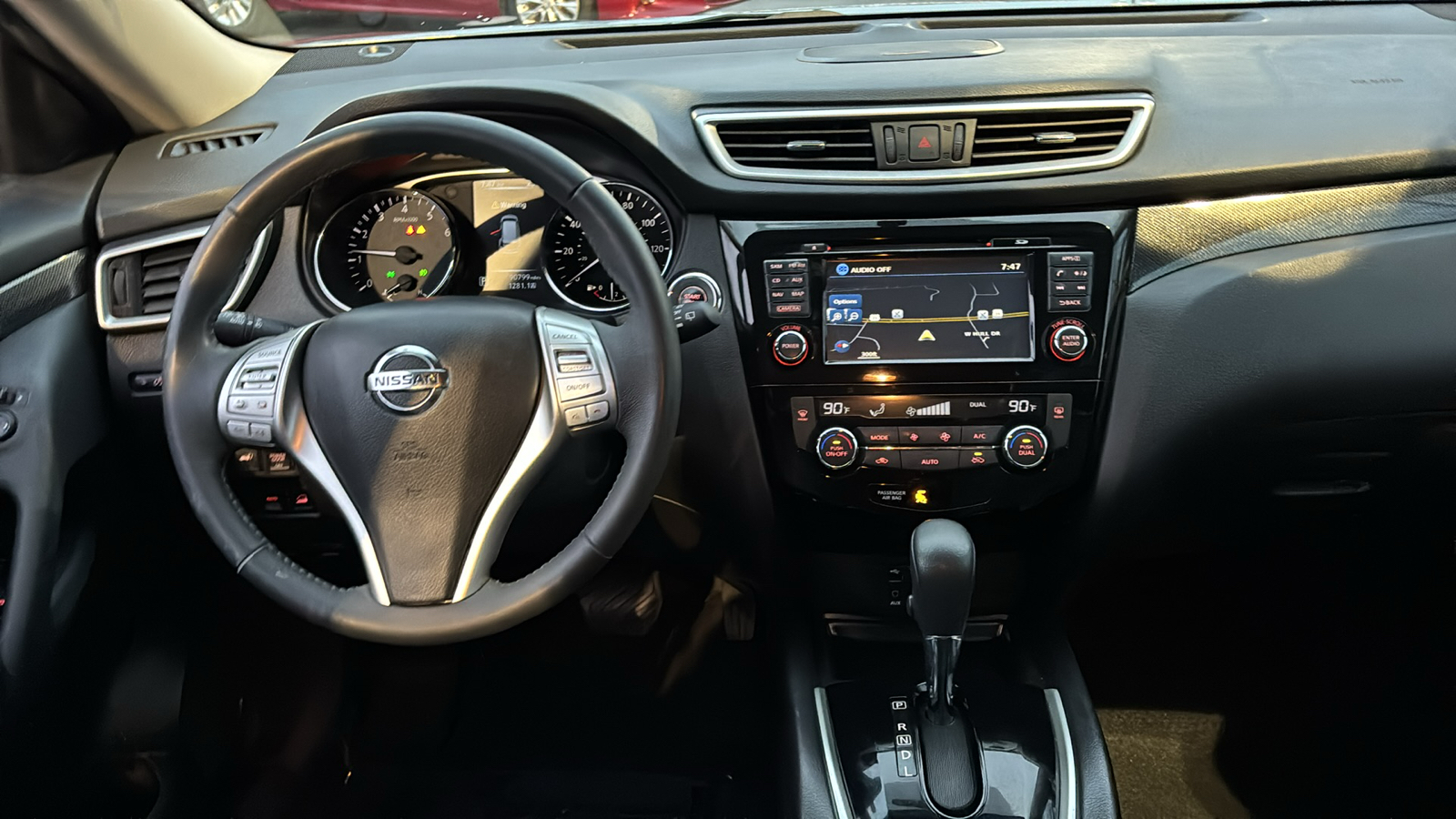 2015 Nissan Rogue SL 38