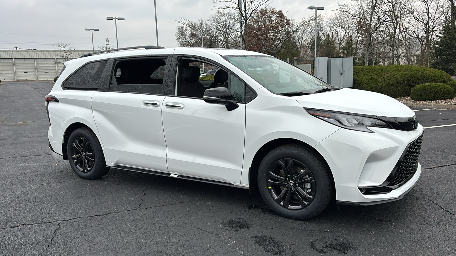 2025 Toyota Sienna XSE 7-Passenger 2