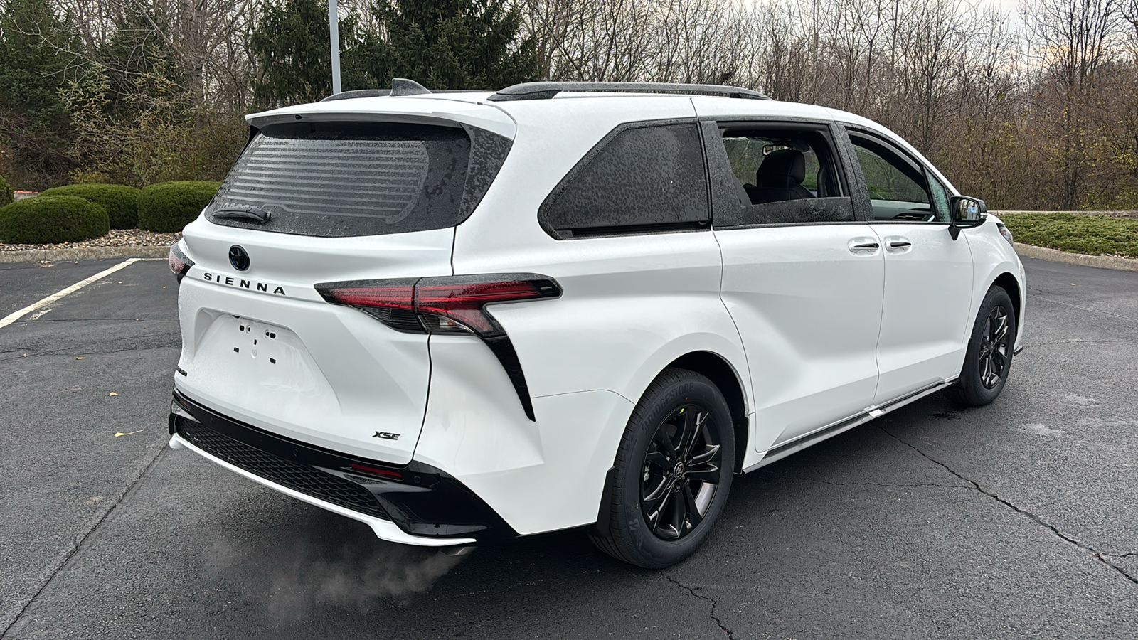 2025 Toyota Sienna XSE 7-Passenger 10