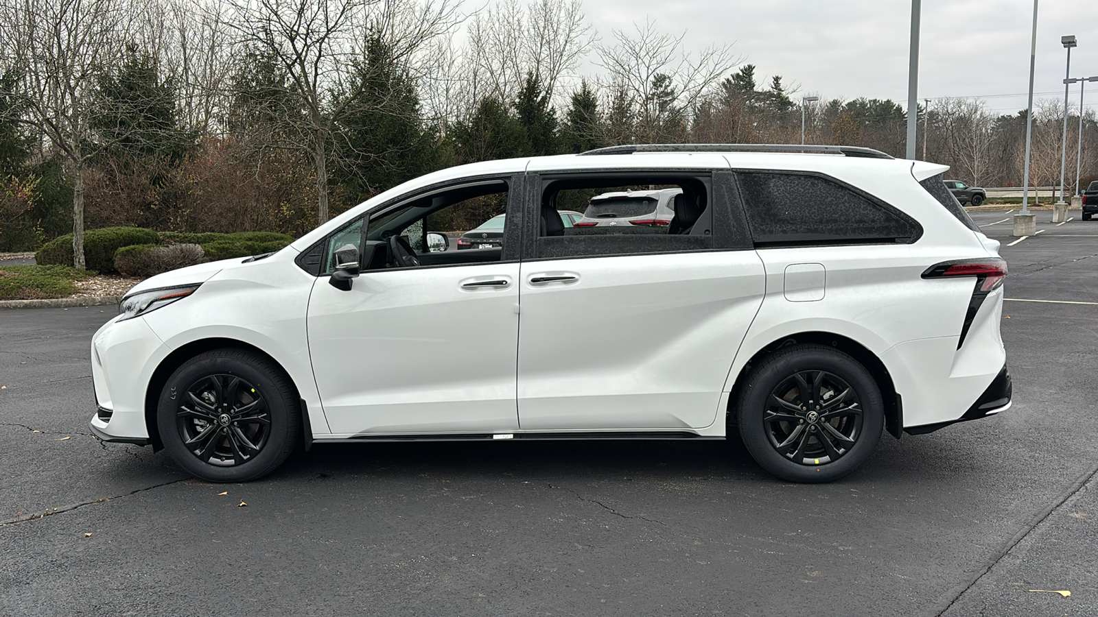 2025 Toyota Sienna XSE 7-Passenger 15