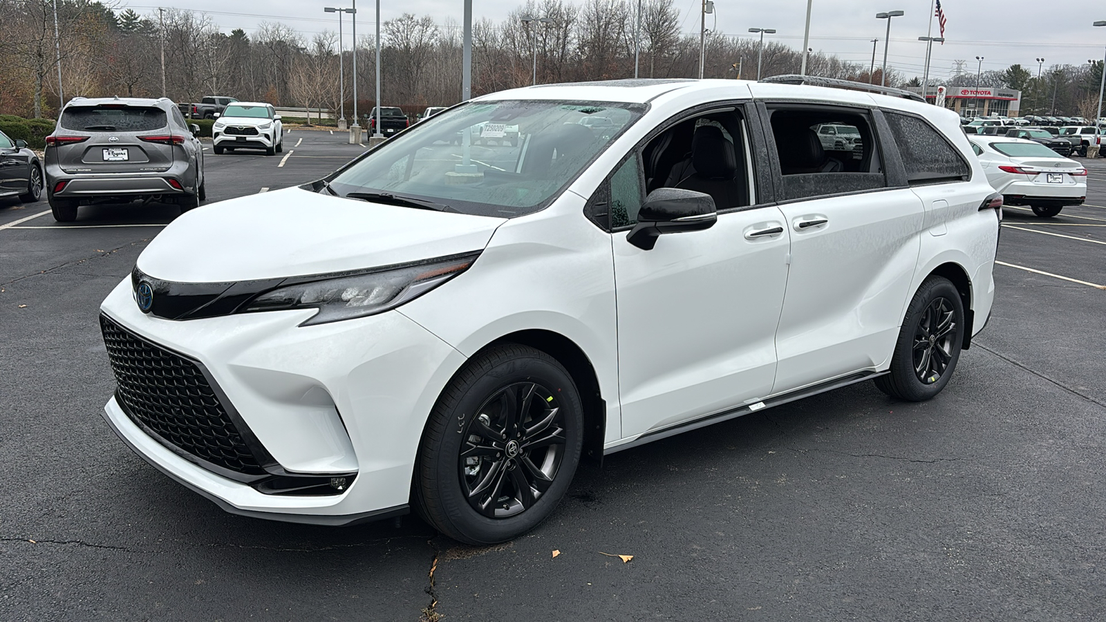 2025 Toyota Sienna XSE 7-Passenger 42