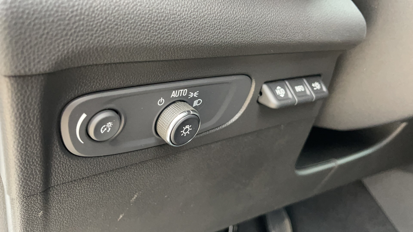 2021 Buick Envision Essence 24