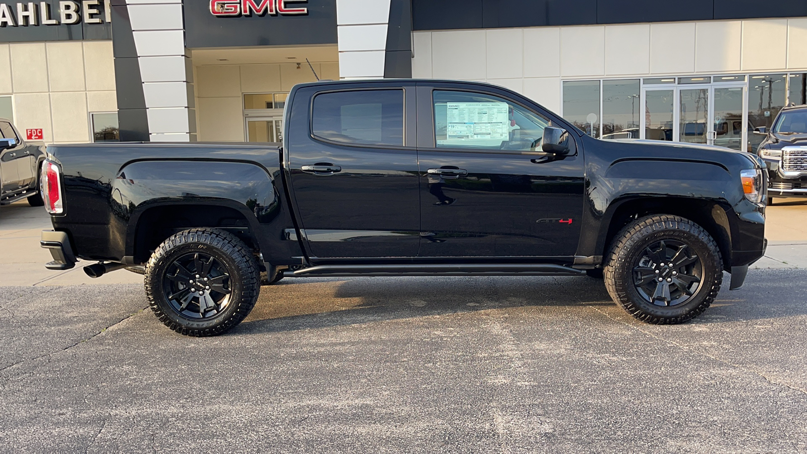 2022 GMC Canyon 4WD AT4 w/Leather 4
