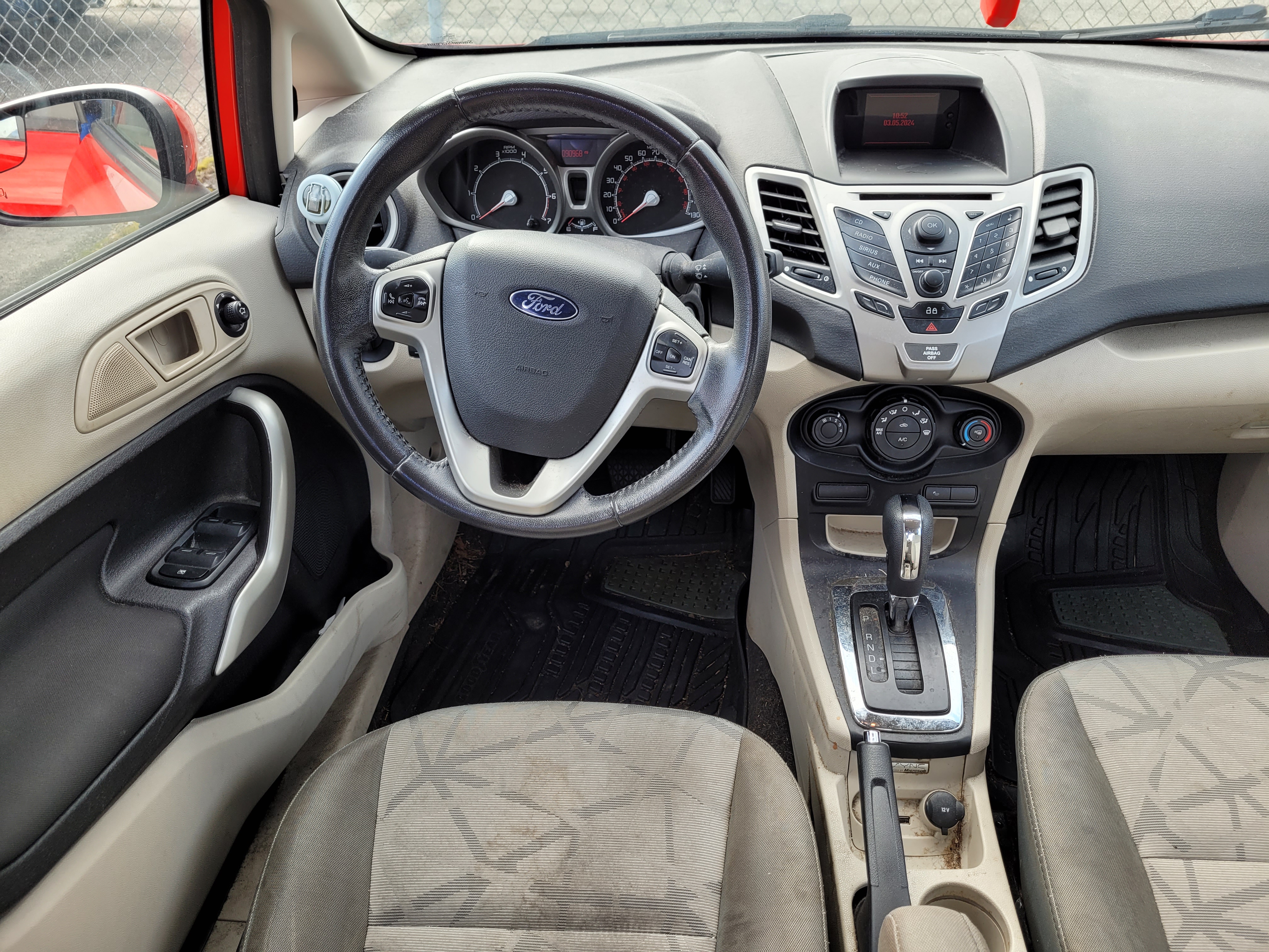 2013 Ford Fiesta SE 11