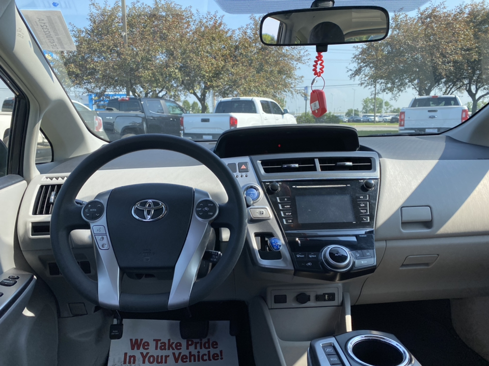 2017 Toyota Prius v  11