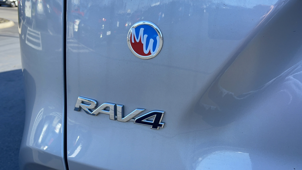 2020 Toyota RAV4 Hybrid XSE 11