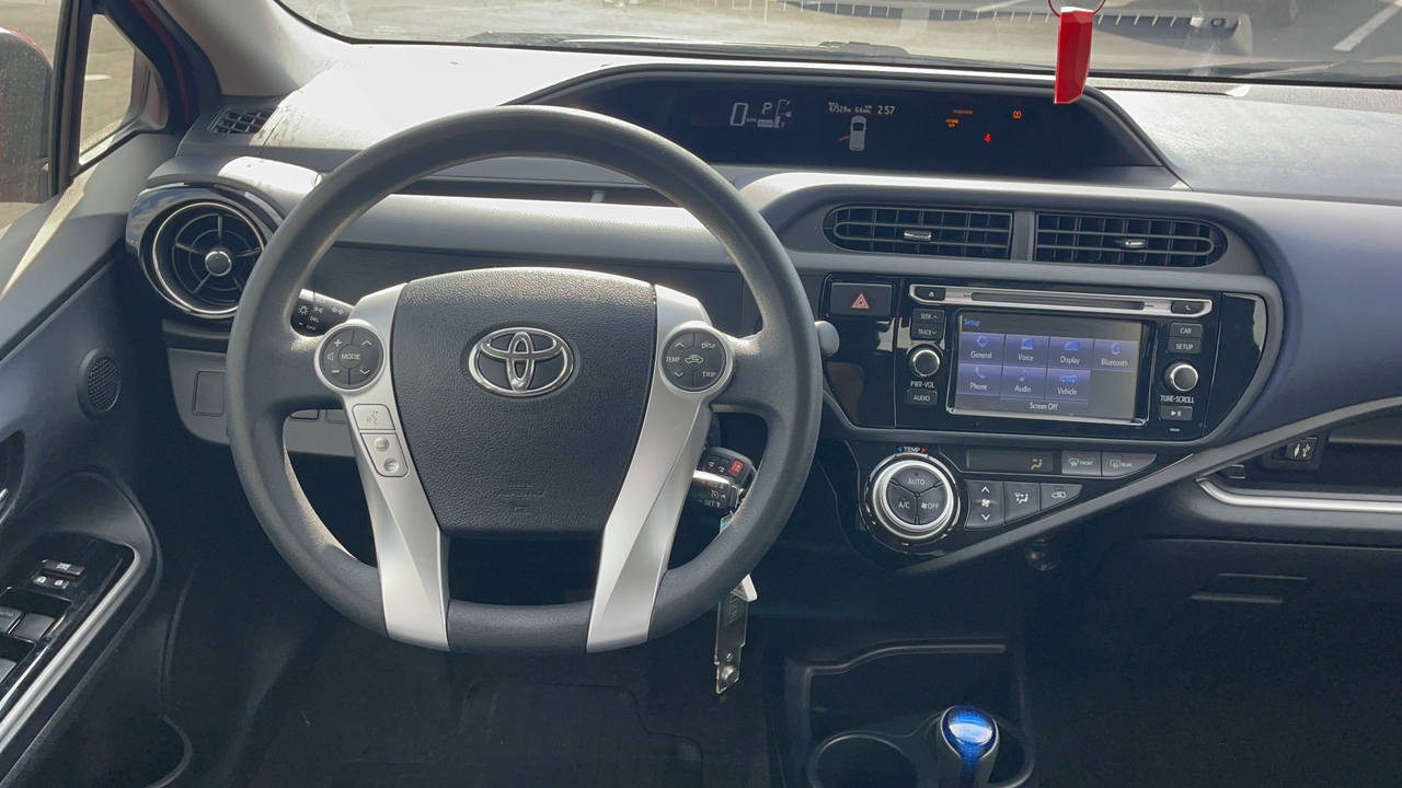 2015 Toyota Prius c Four 13