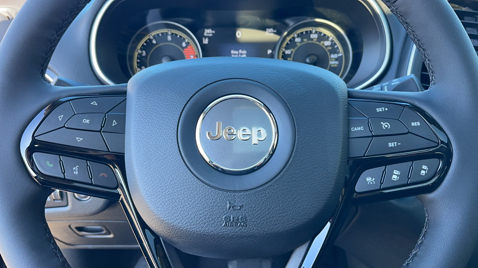 2023 Jeep Cherokee Altitude 22