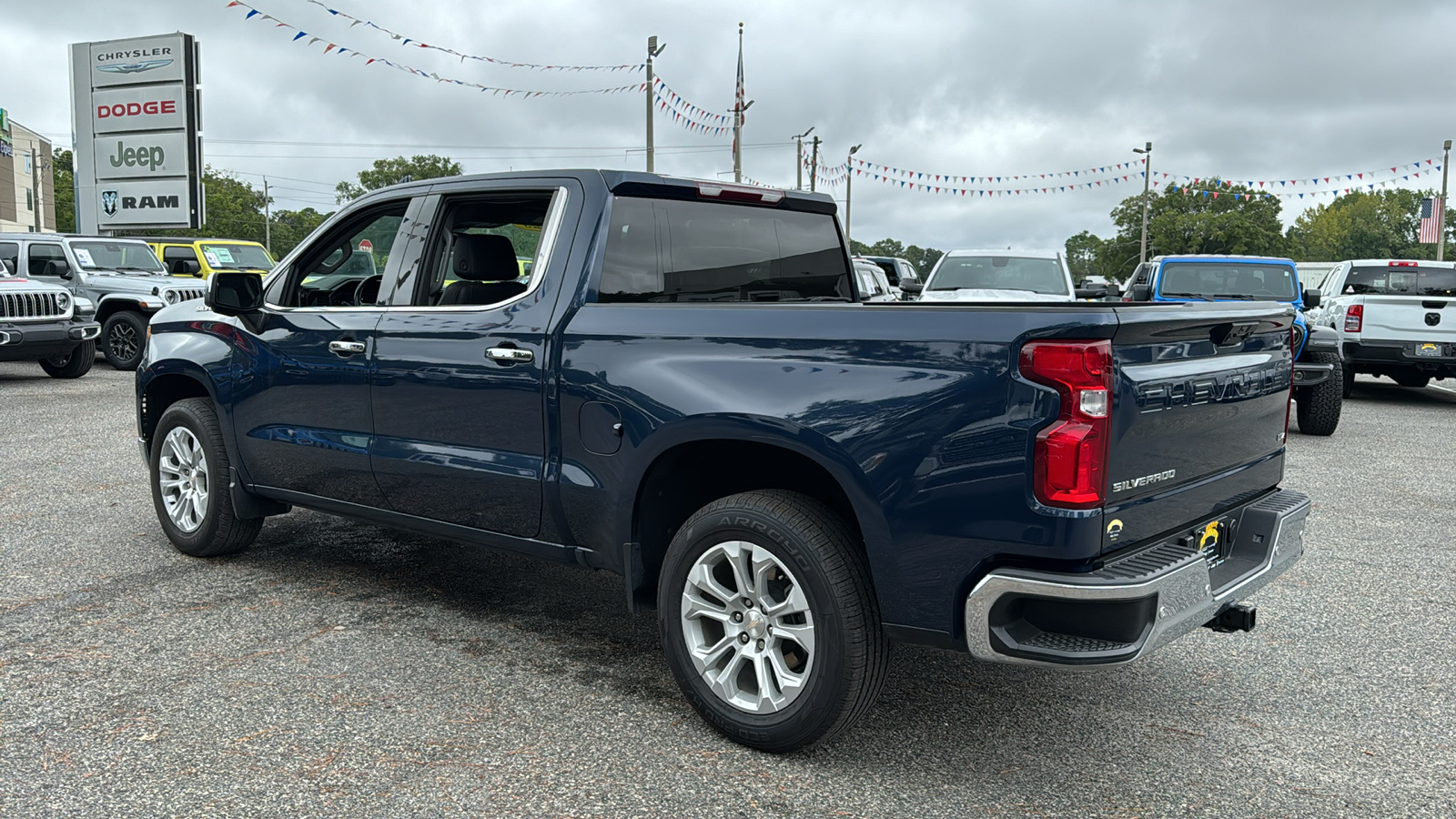 2023 Chevrolet Silverado 1500 LTZ 3