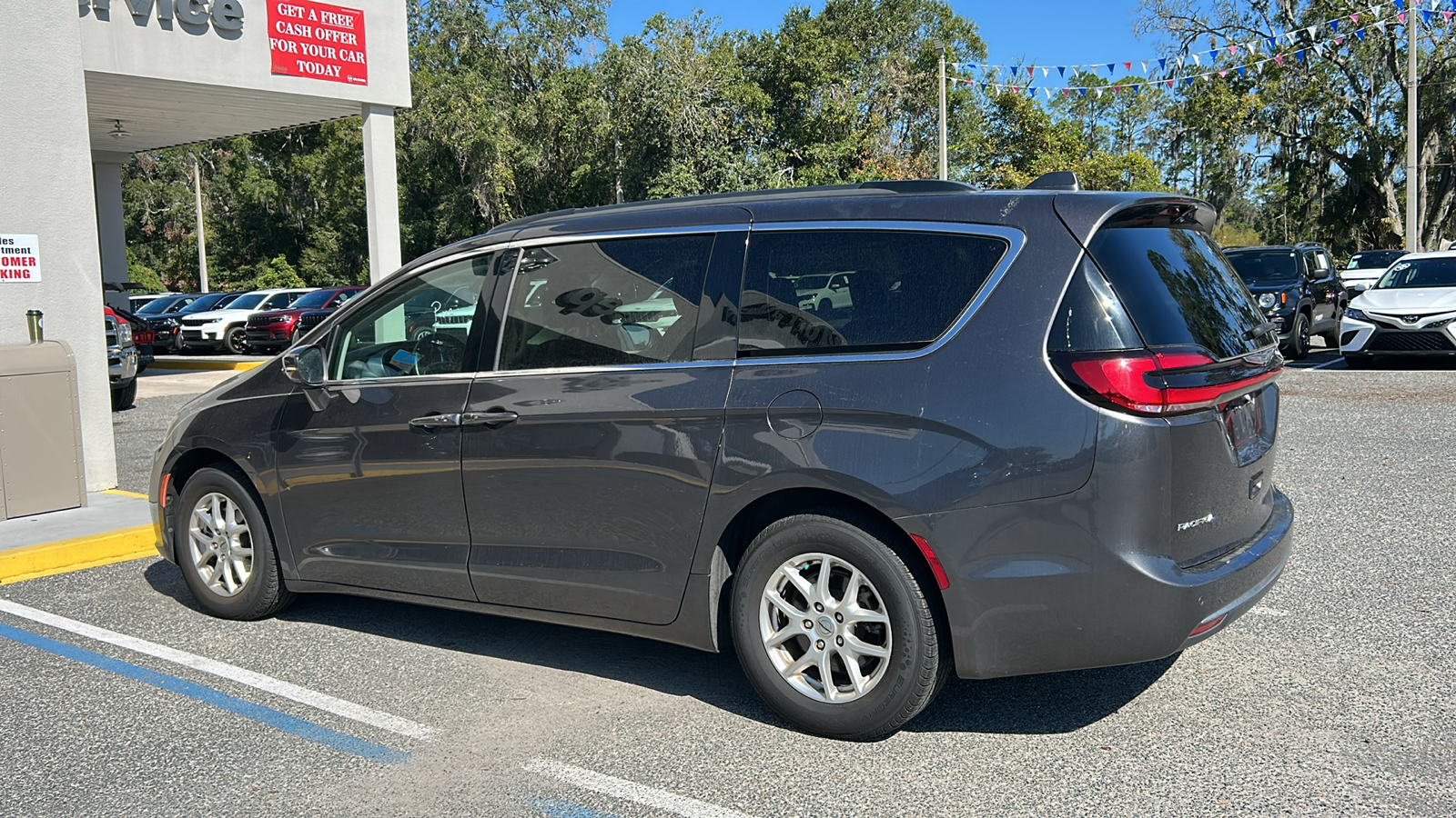 2022 Chrysler Pacifica Touring L 2