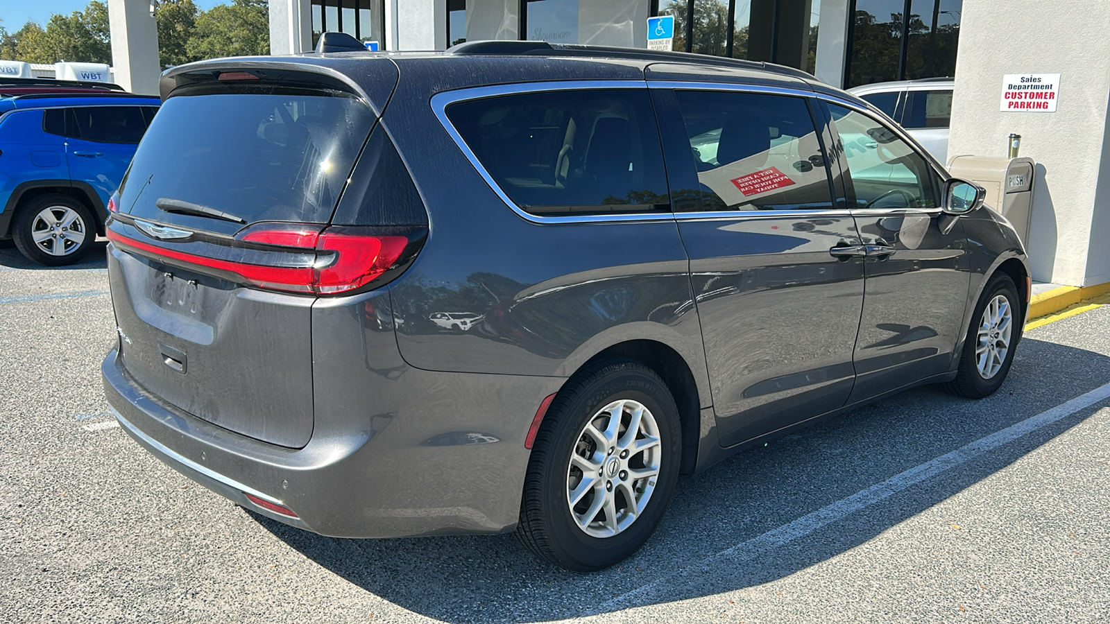 2022 Chrysler Pacifica Touring L 4