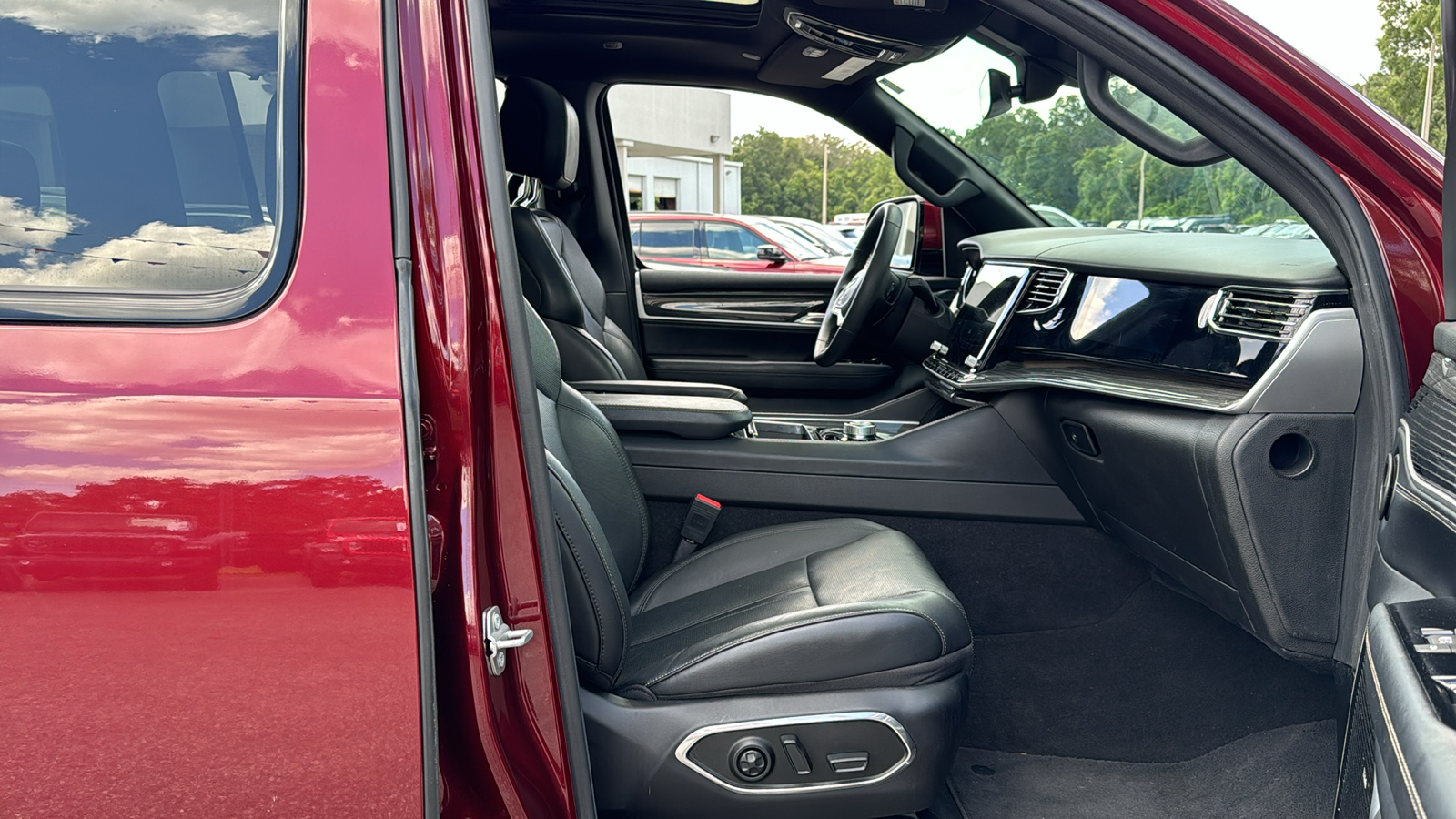 2022 Jeep Wagoneer Series III 8