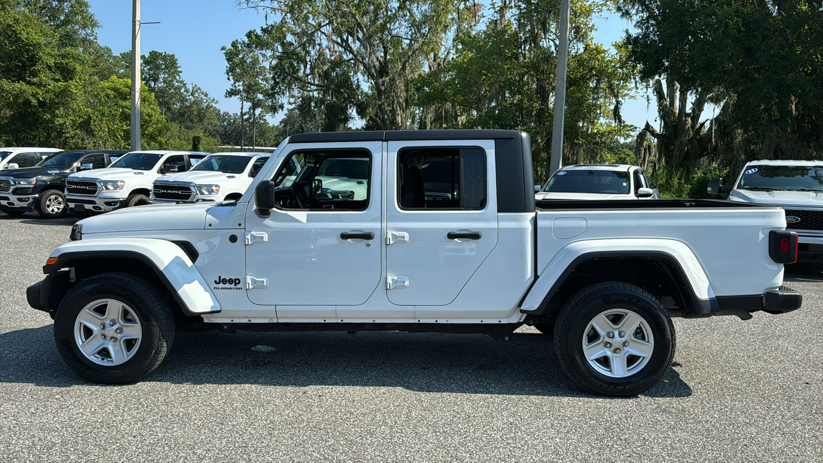 2022 Jeep Gladiator Sport 2