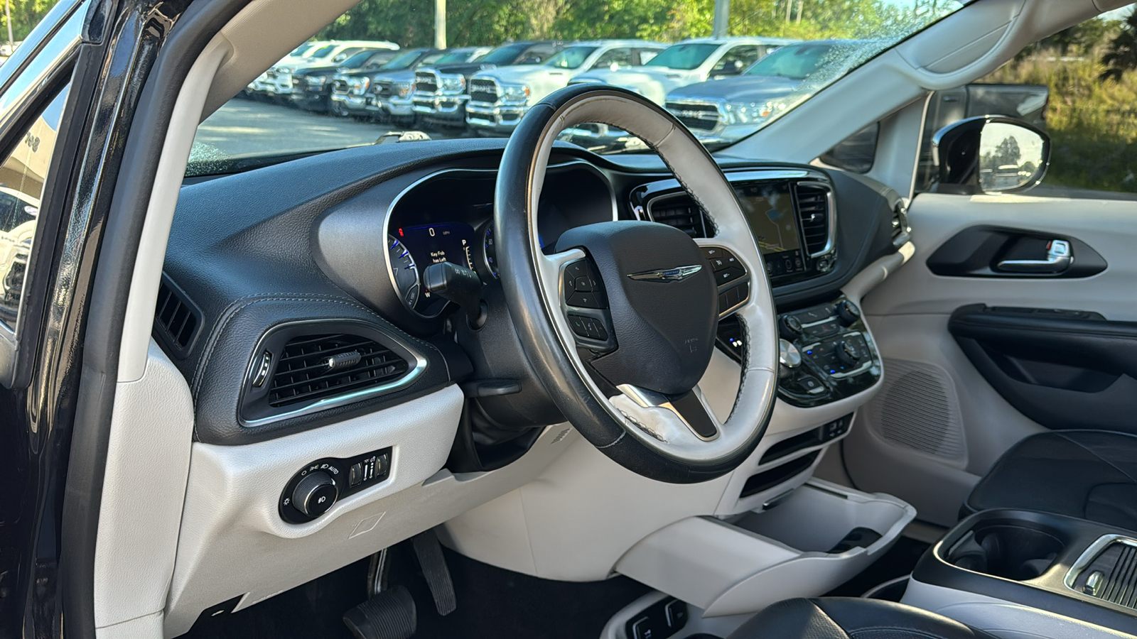 2020 Chrysler Pacifica Limited 38