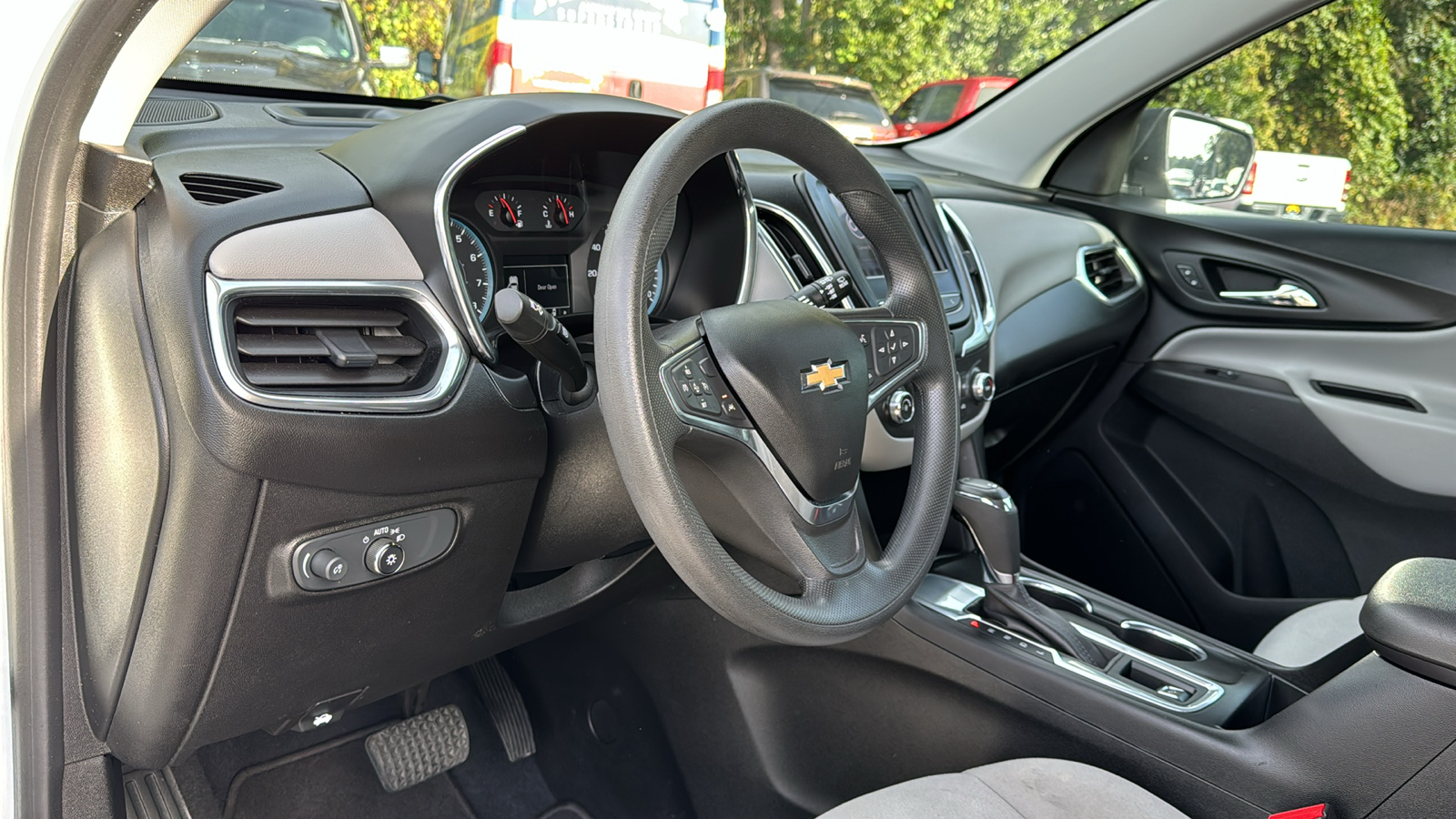 2020 Chevrolet Equinox LS 32