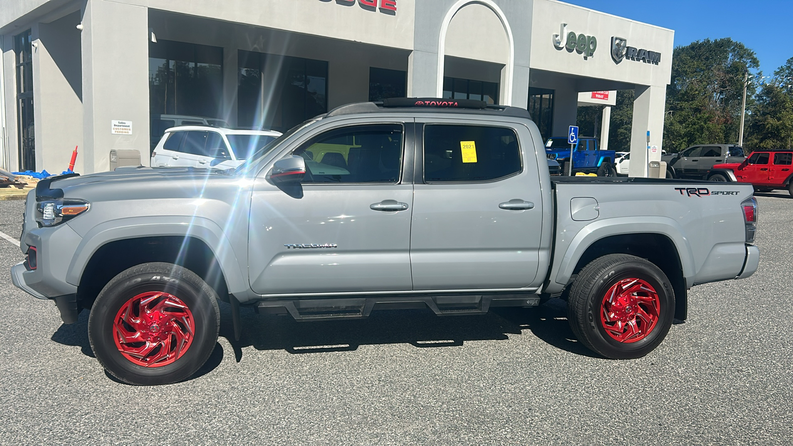 2021 Toyota Tacoma TRD Sport 2