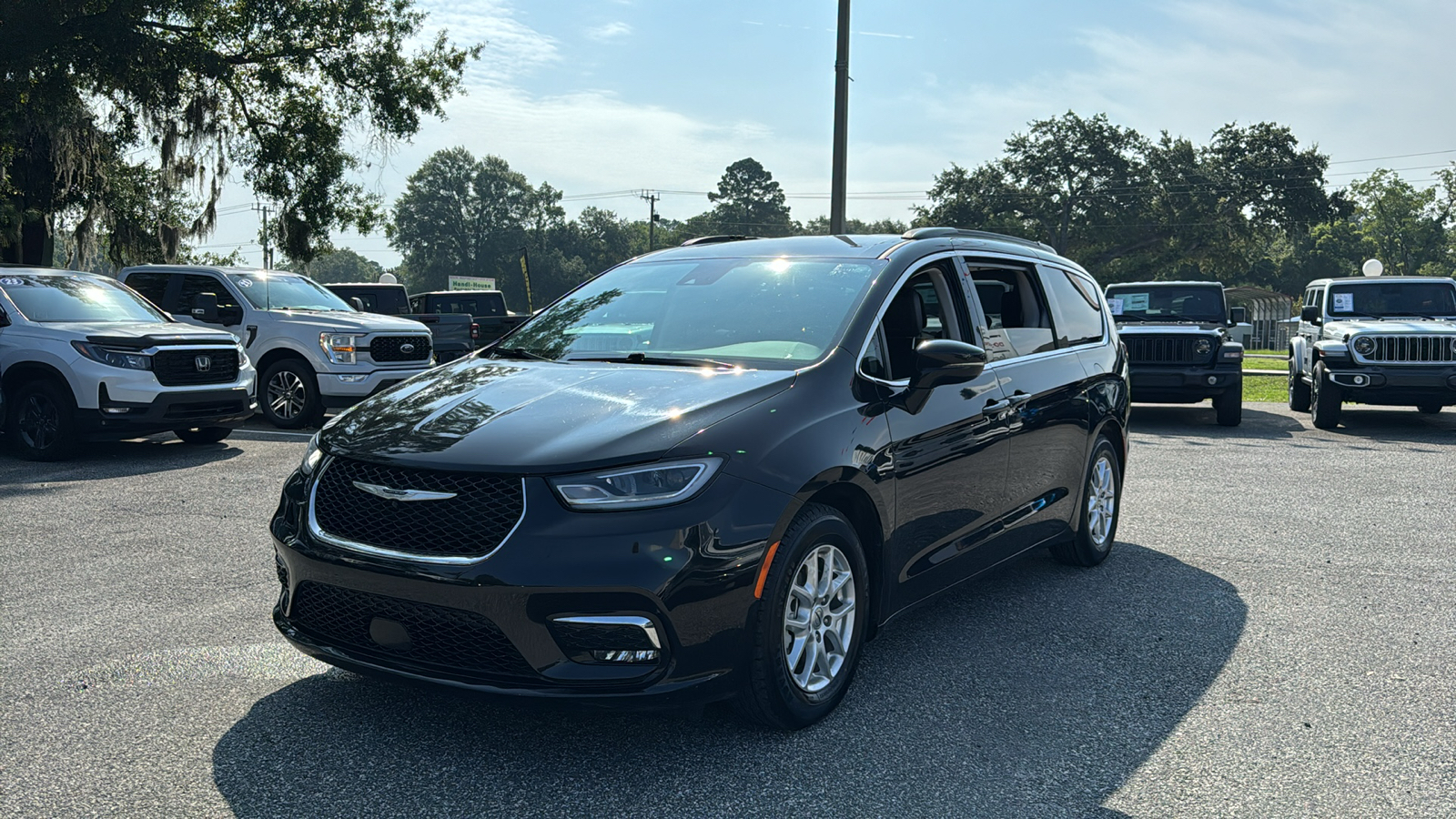 2022 Chrysler Pacifica Touring L 1