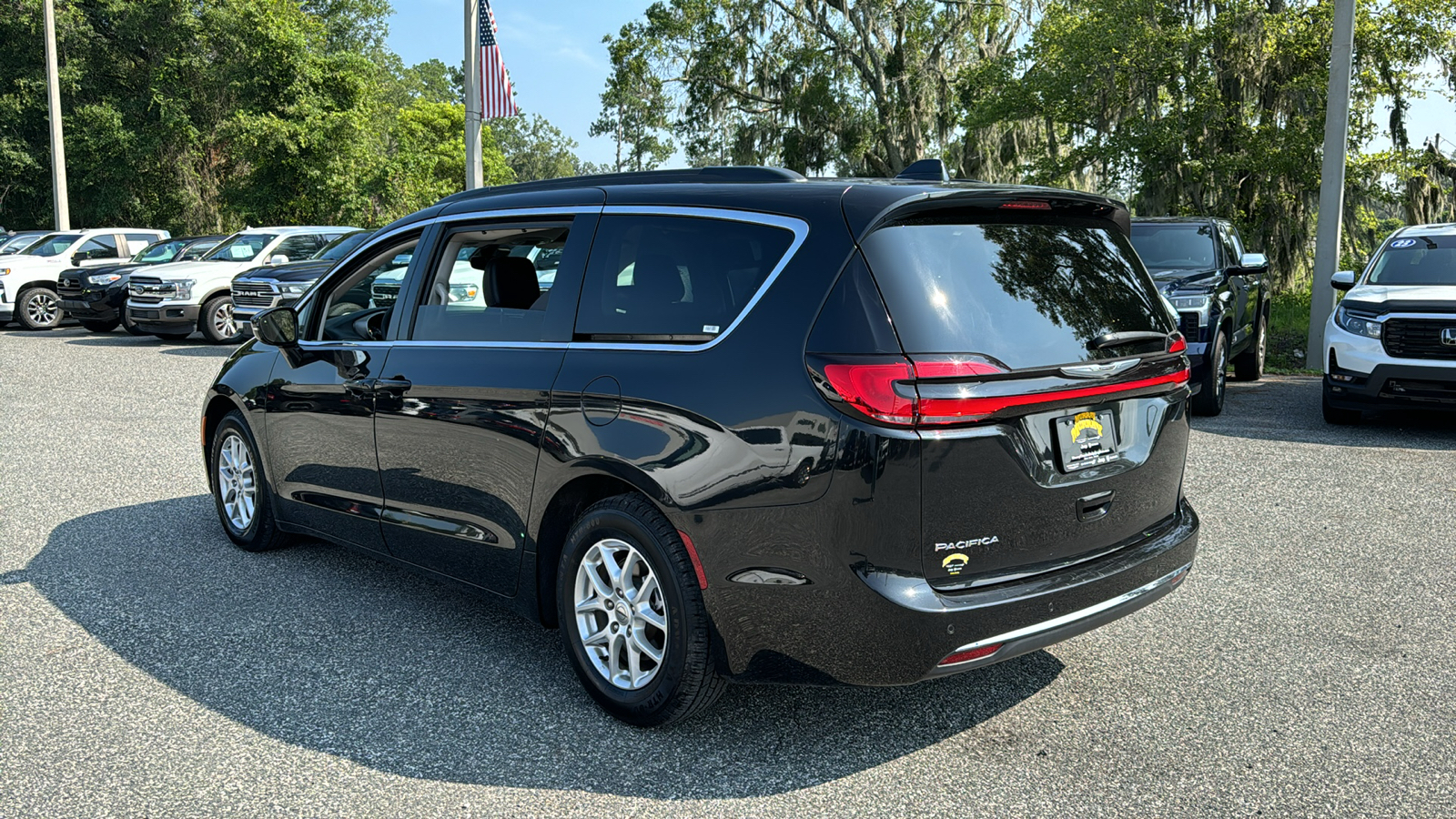 2022 Chrysler Pacifica Touring L 2