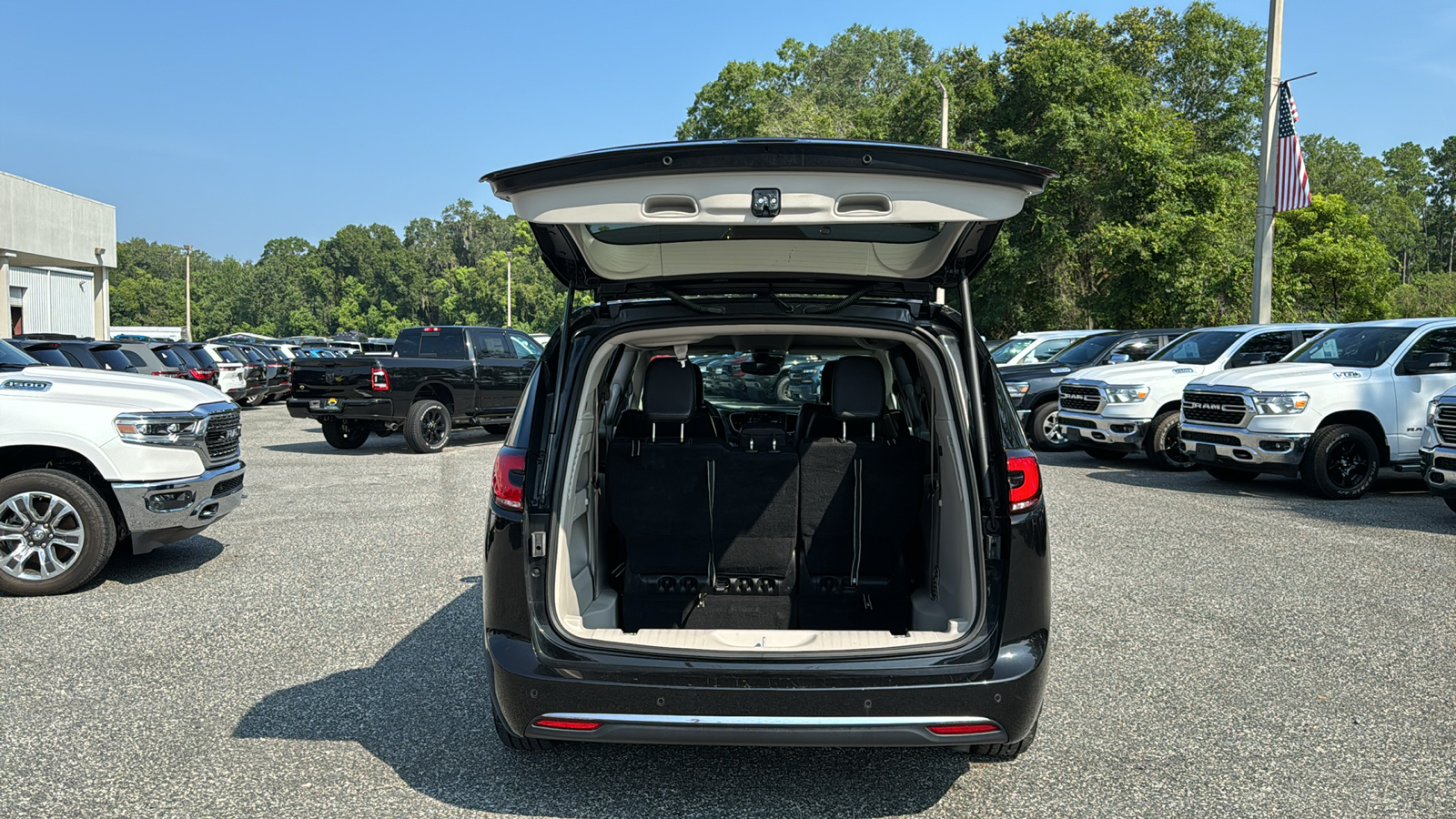 2022 Chrysler Pacifica Touring L 4