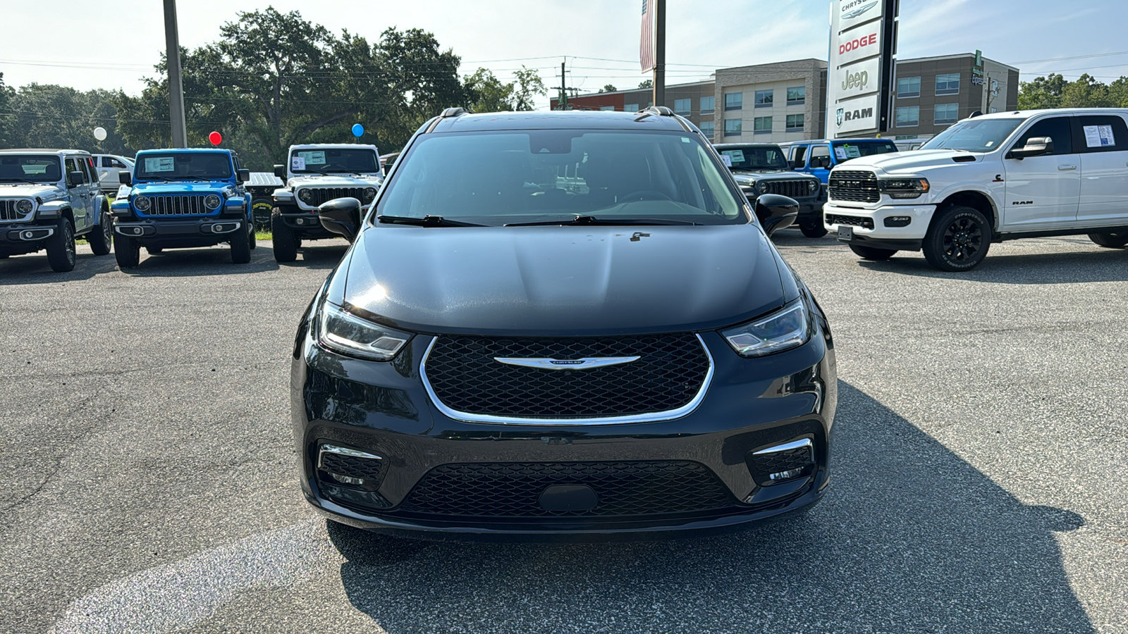 2022 Chrysler Pacifica Touring L 11