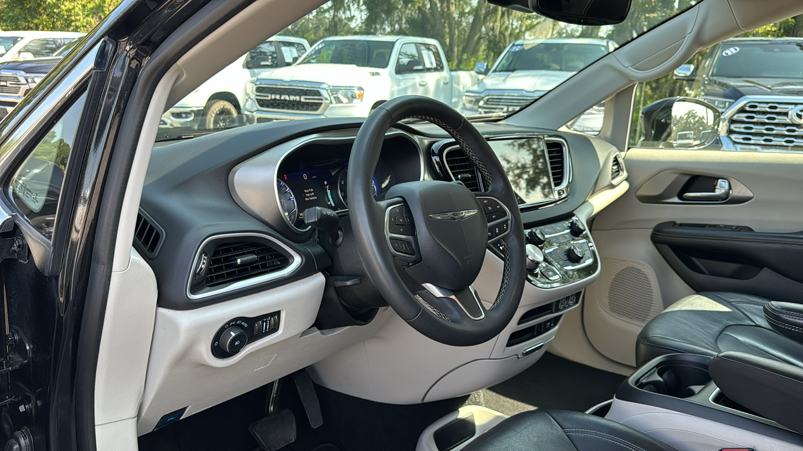 2022 Chrysler Pacifica Touring L 30