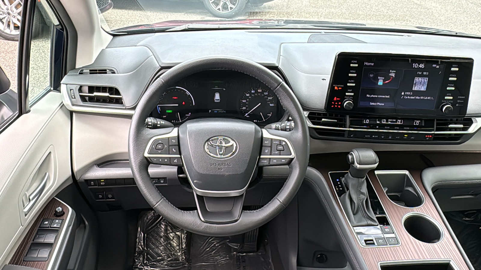 2023 Toyota Sienna XLE 18