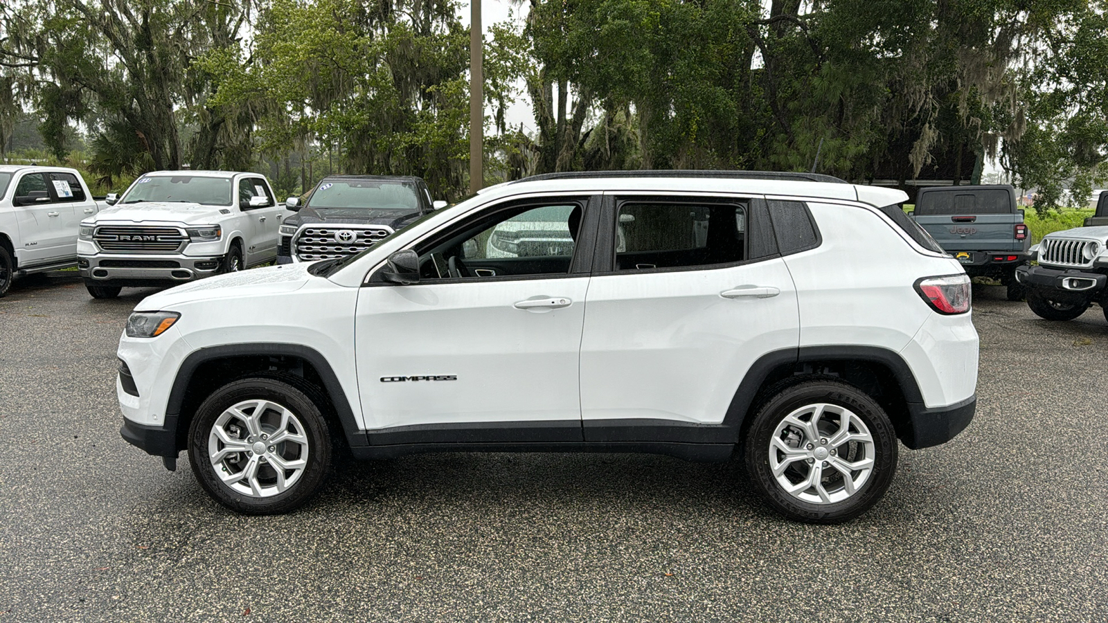 2024 Jeep Compass Latitude 2