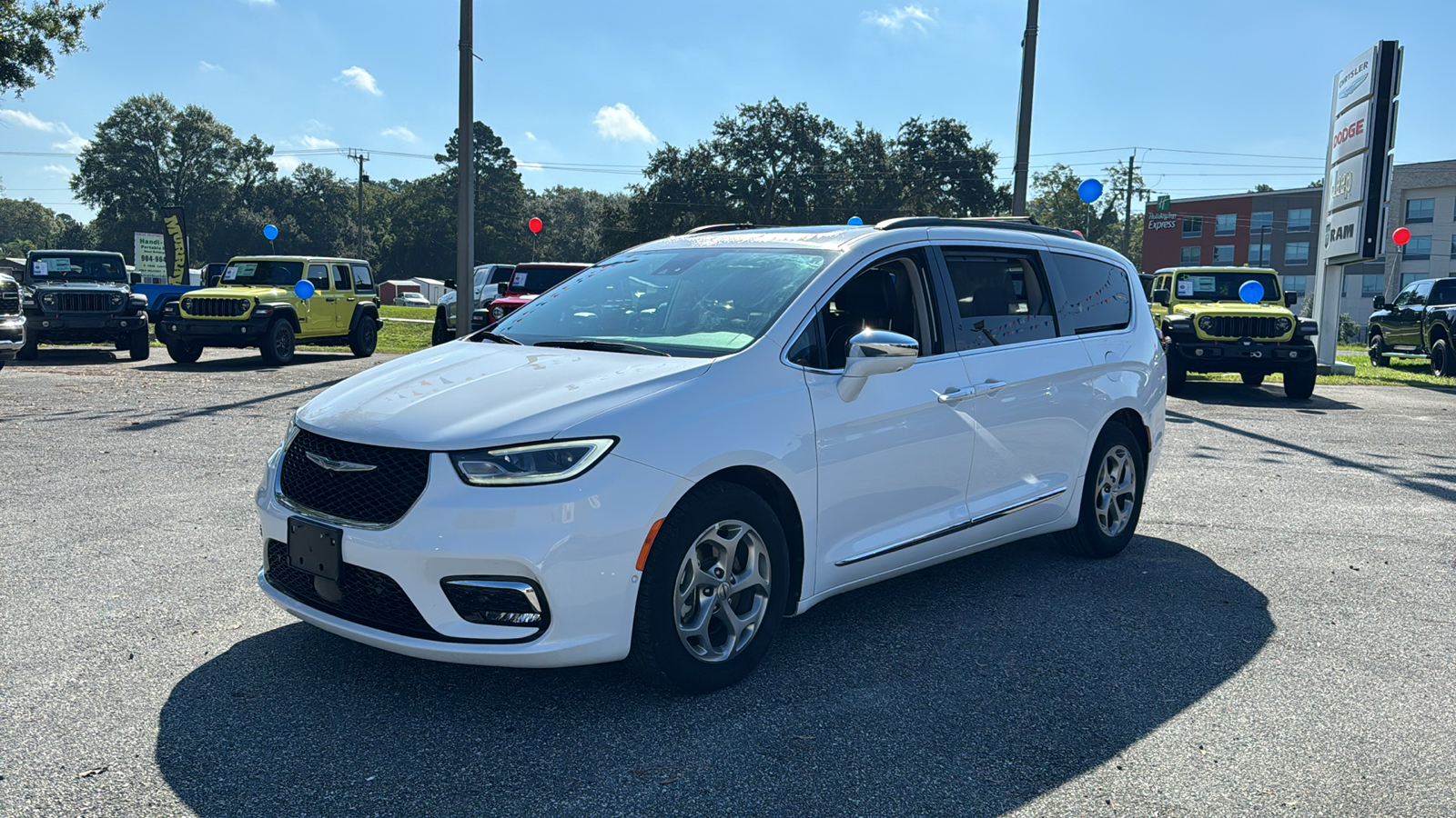 2022 Chrysler Pacifica Limited 1