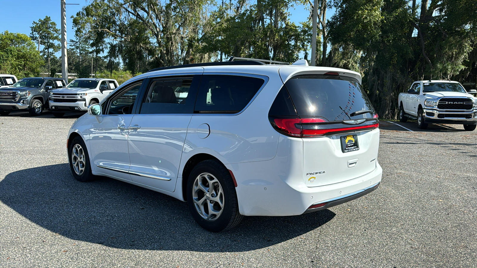 2022 Chrysler Pacifica Limited 3