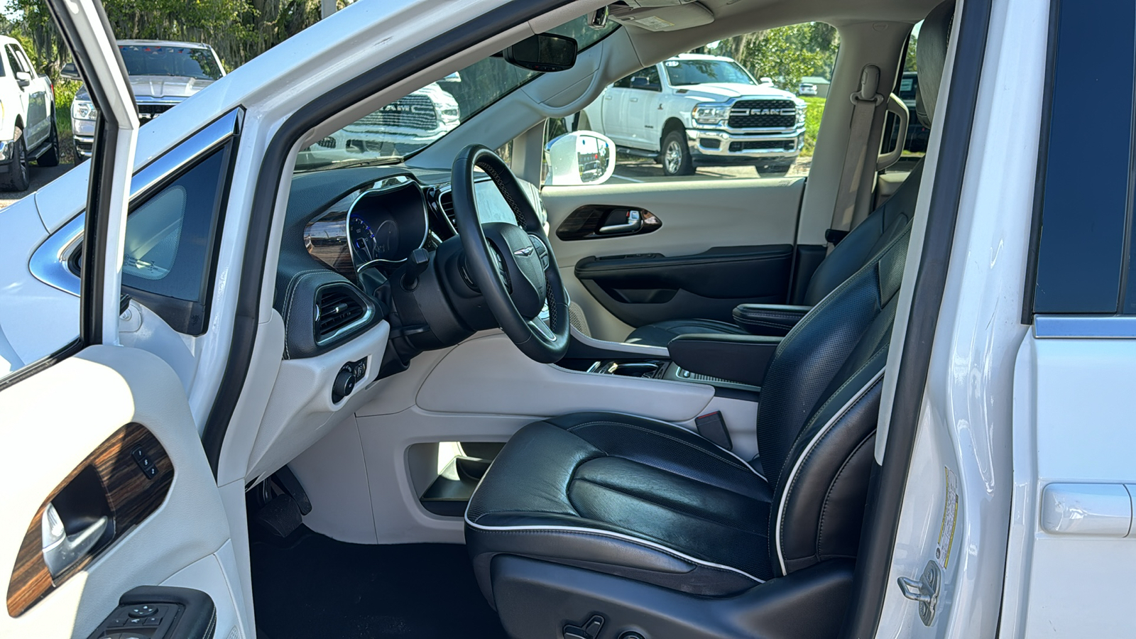 2022 Chrysler Pacifica Limited 15