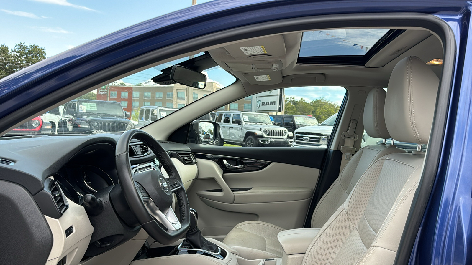 2018 Nissan Rogue Sport SL 14