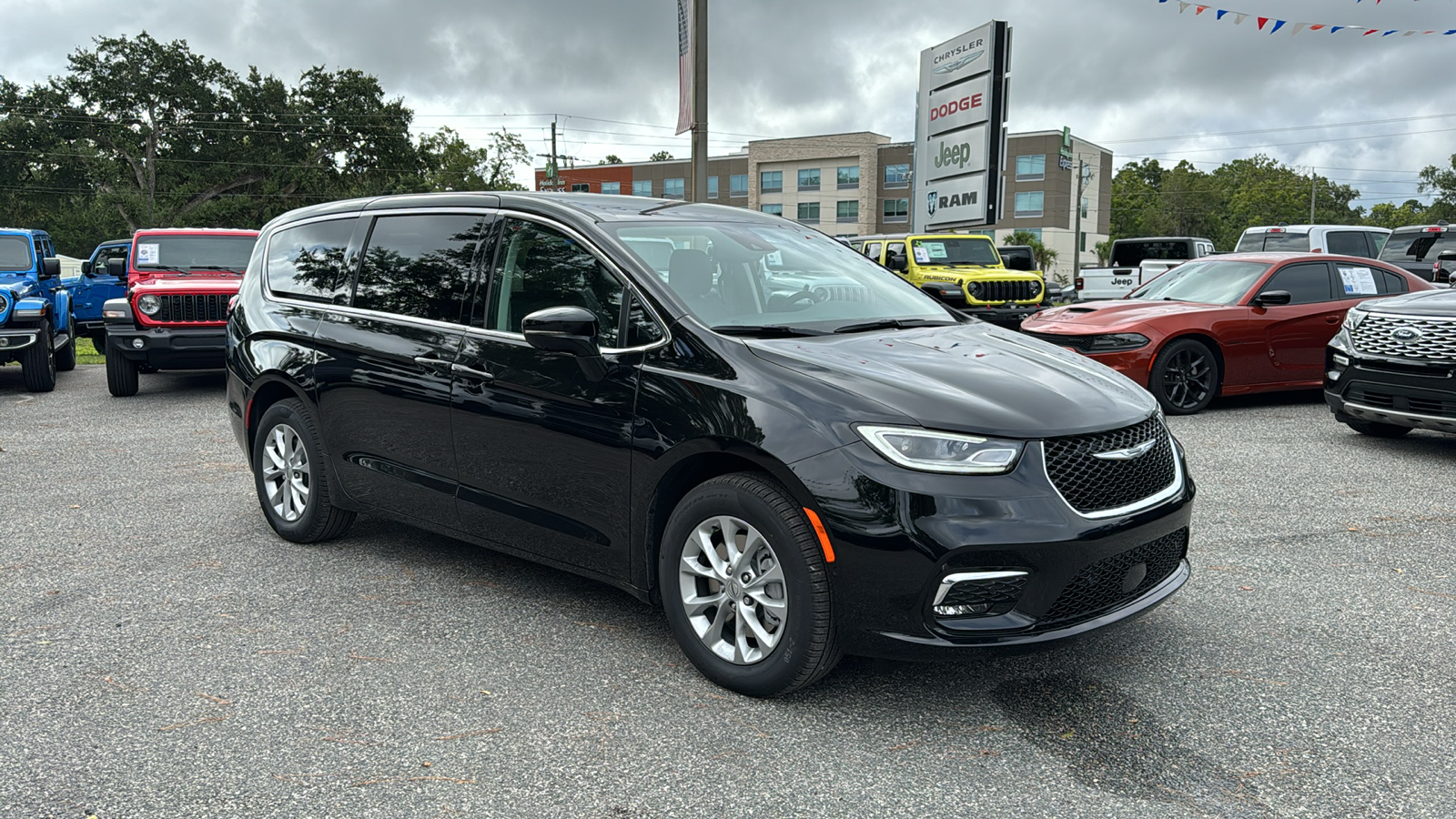 2024 Chrysler Pacifica Touring L 13