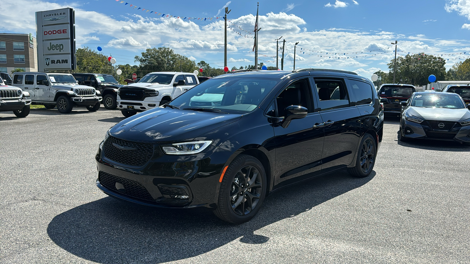 2024 Chrysler Pacifica Touring L 1