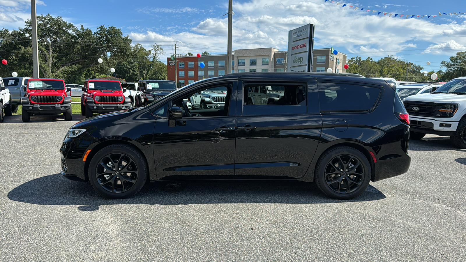 2024 Chrysler Pacifica Touring L 2