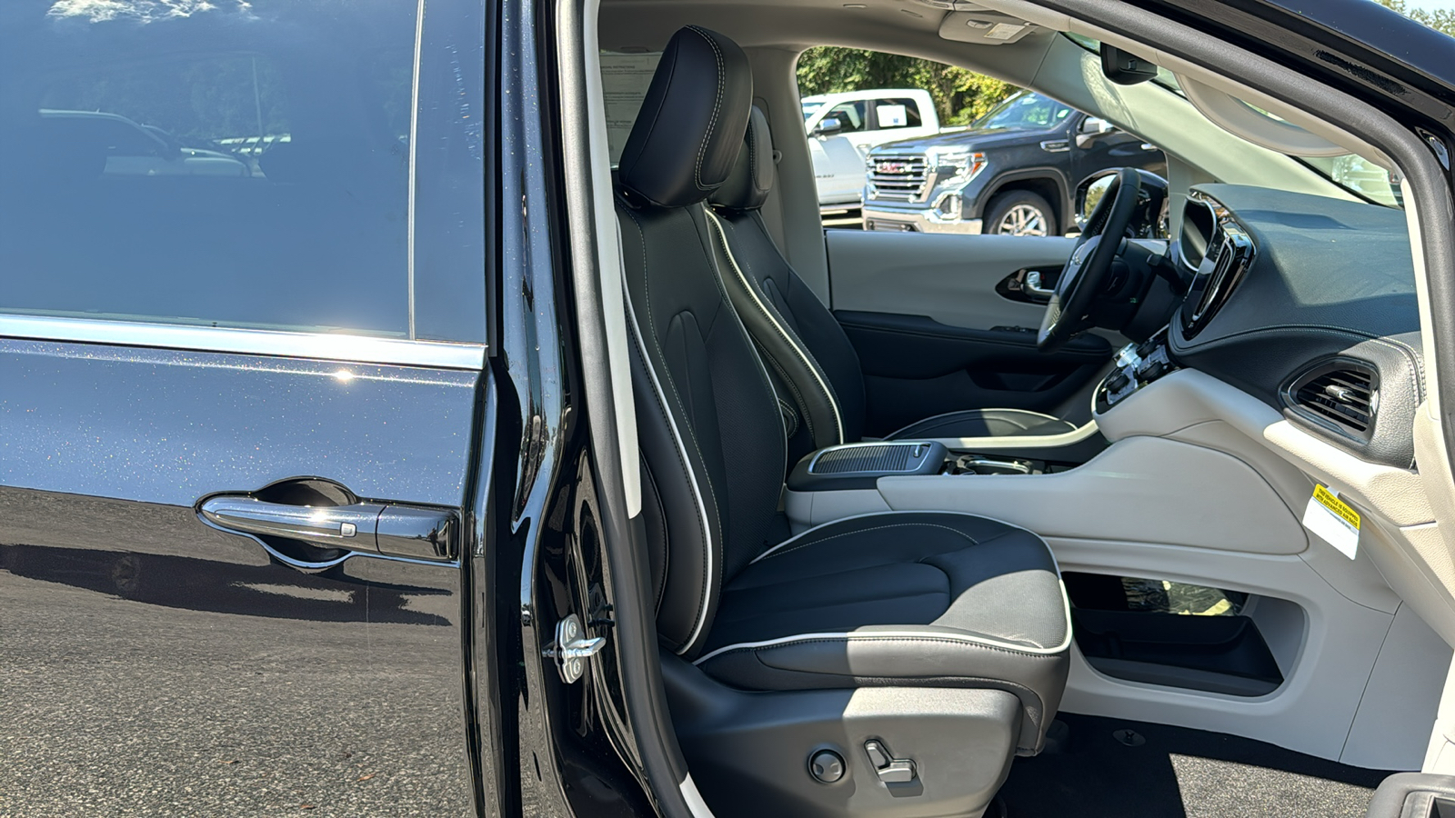 2024 Chrysler Pacifica Limited 13