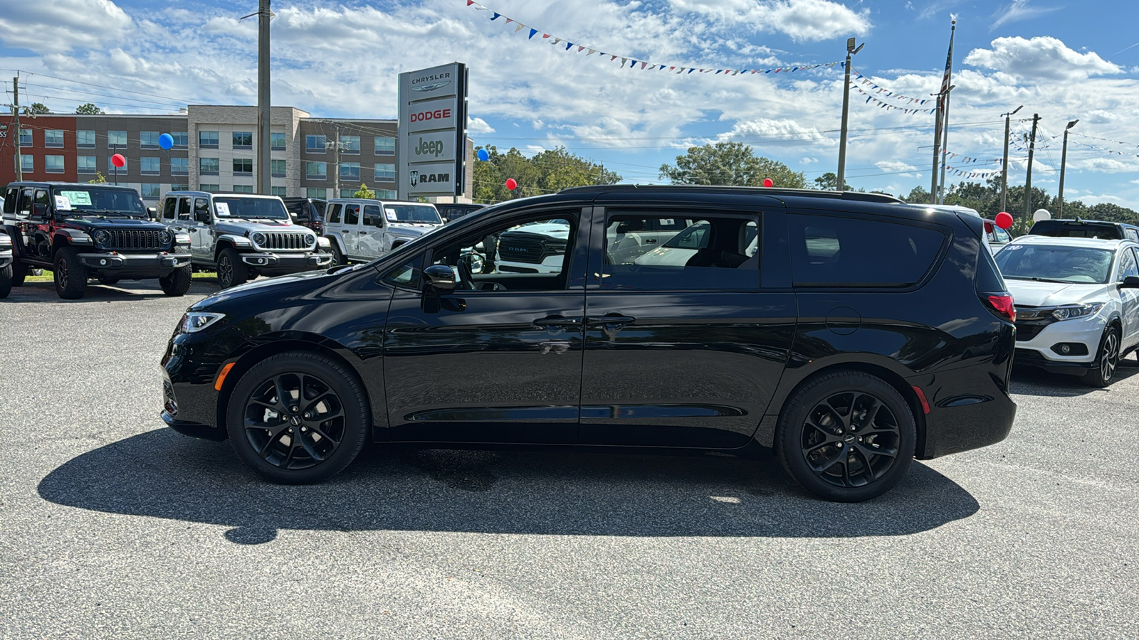 2024 Chrysler Pacifica Touring L 2