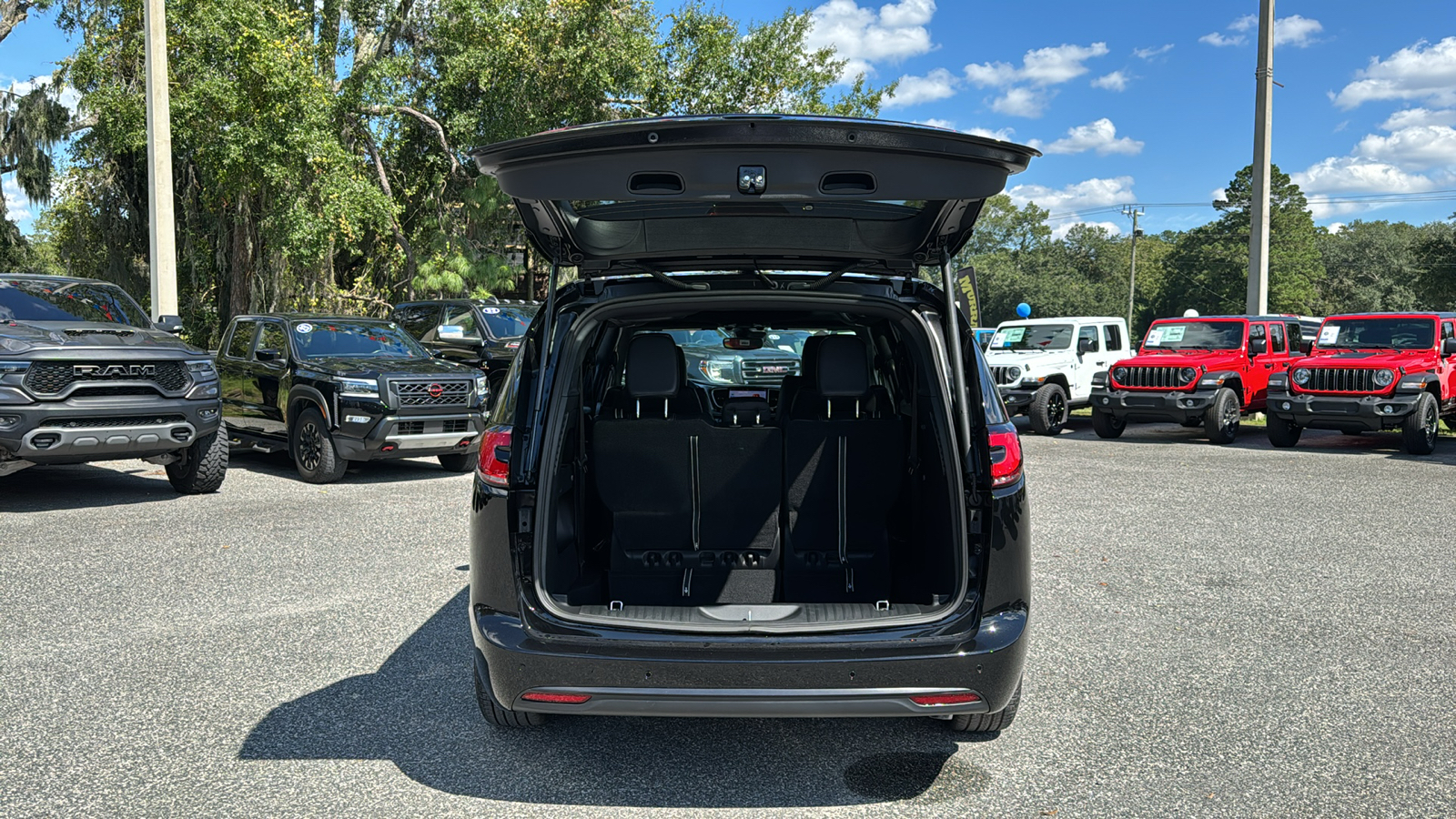 2024 Chrysler Pacifica Touring L 7