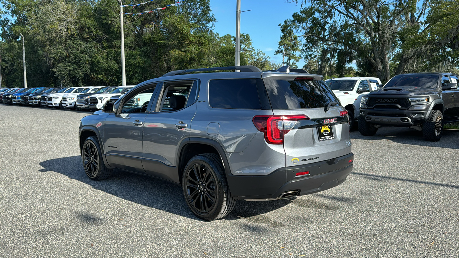 2021 GMC Acadia SLE 2