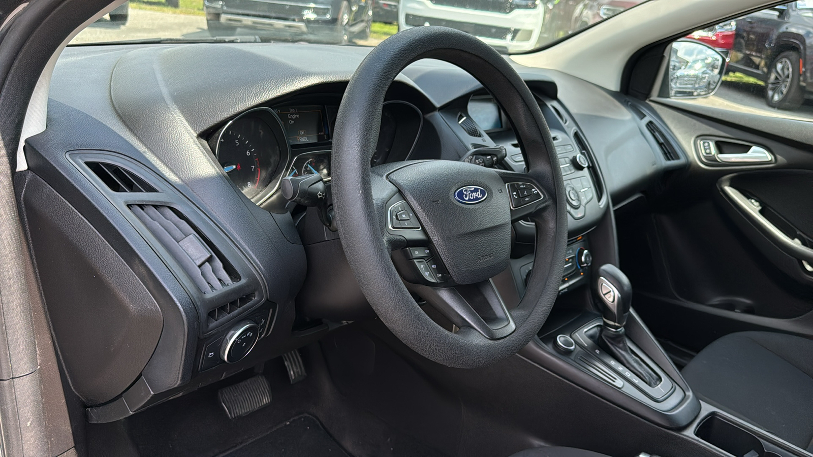 2017 Ford Focus SE 27