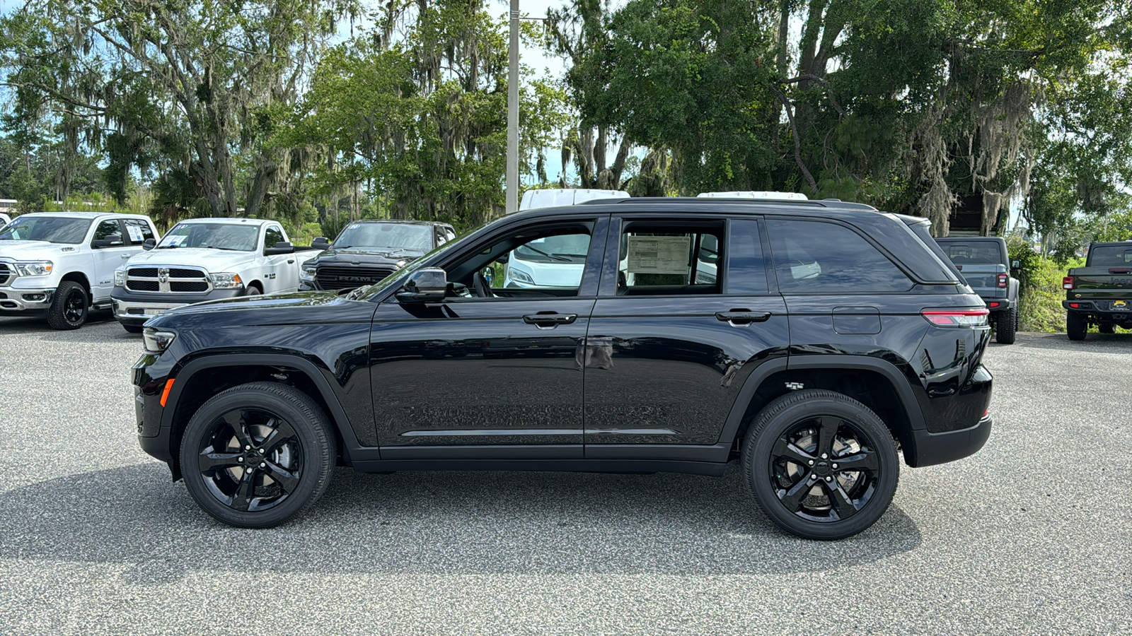 2024 Jeep Grand Cherokee Altitude X 2